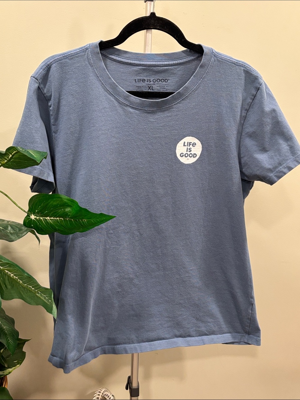 Life Is Good Short-Sleeve Cropped Tee in Dusty Blue with Sun over Waves Graphic - Picture 2 of 7